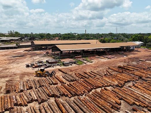 Pátio de toros junto ao pavilhão